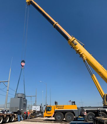 Mobile crane rental in action in Texas, USA